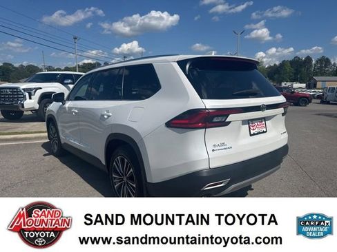 Used 2024 Toyota Grand Highlander AWD Hybrid image 5