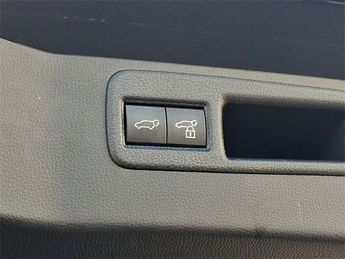 Certified 2024 Toyota Venza Limited image 33