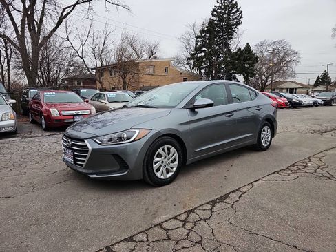 Used 2017 Hyundai Elantra SE image 2