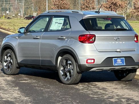 Used 2026 Hyundai Venue SEL FWD image 5