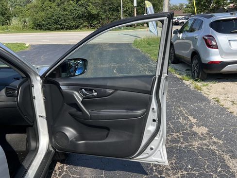 Used 2018 Nissan Rogue SV w/ Premium Package image 33