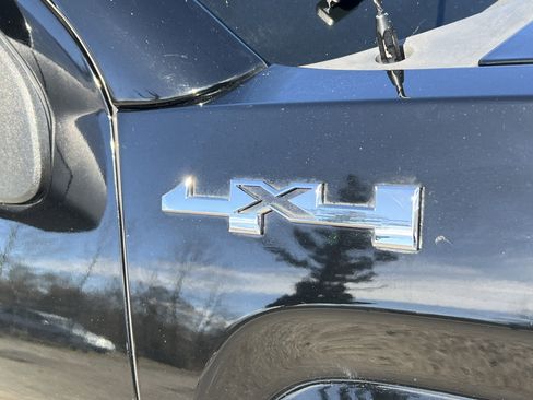 Used 2018 GMC Sierra 1500 SLE w/ Elevation Edition AWD/4WD image 10