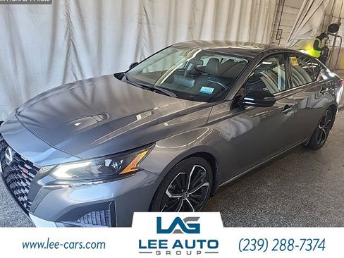 Used 2024 Nissan Altima 2.5 SR w/ SR Premium Package image 3