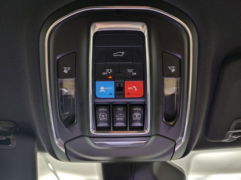 Used 2024 Jeep Grand Cherokee Limited image 40