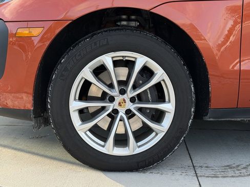 Used 2025 Porsche Macan image 14