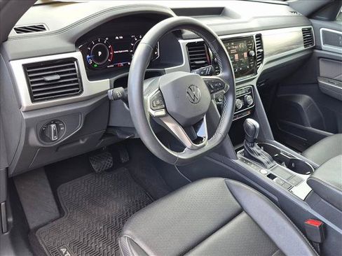Used 2022 Volkswagen Atlas Cross Sport SE FWD image 4