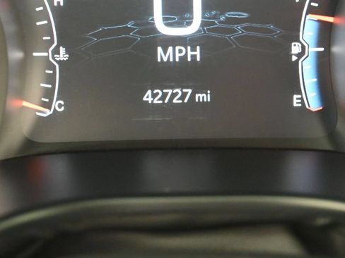 Used 2025 Jeep Compass Trailhawk AWD/4WD image 34