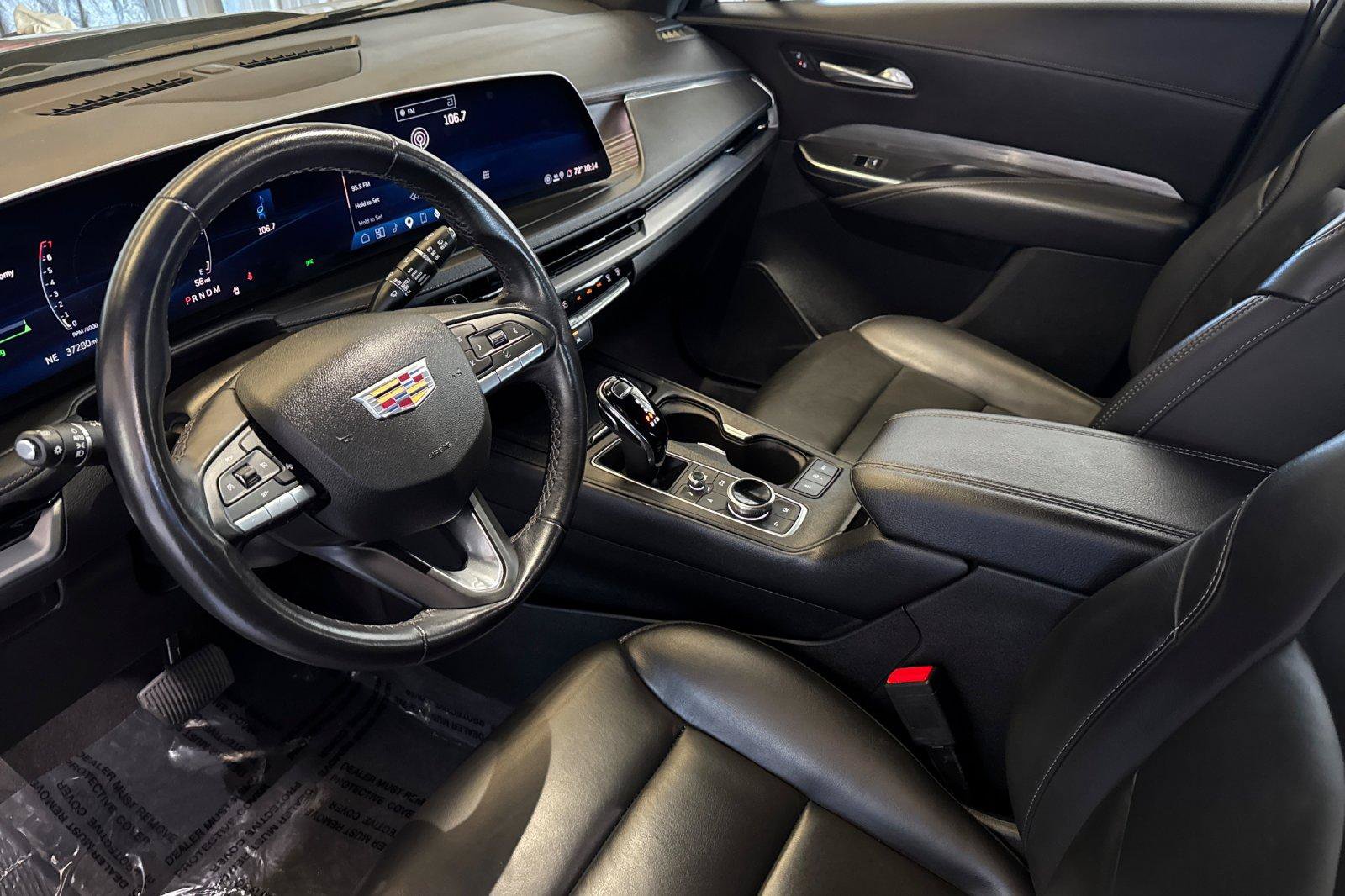 Used 2025 Cadillac XT4 Premium Luxury FWD image 2