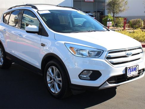 Certified 2018 Ford Escape SE image 11