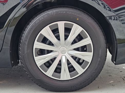 Used 2020 Toyota Camry LE image 28