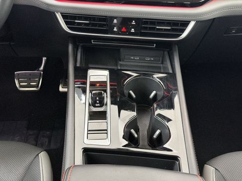 Used 2024 Volkswagen Atlas Peak Edition SEL AWD/4WD image 17