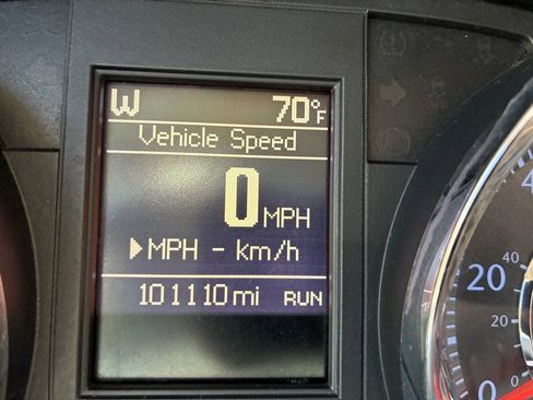 Used 2016 Chrysler Town & Country Touring FWD image 6