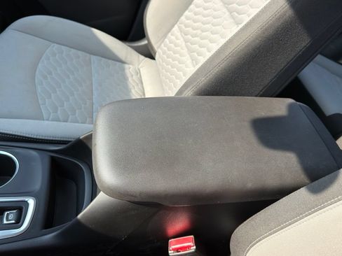 Used 2019 Chevrolet Equinox LS FWD image 27