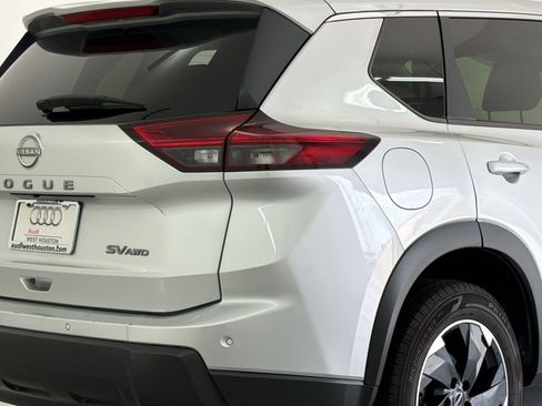 Used 2024 Nissan Rogue SV AWD/4WD image 27