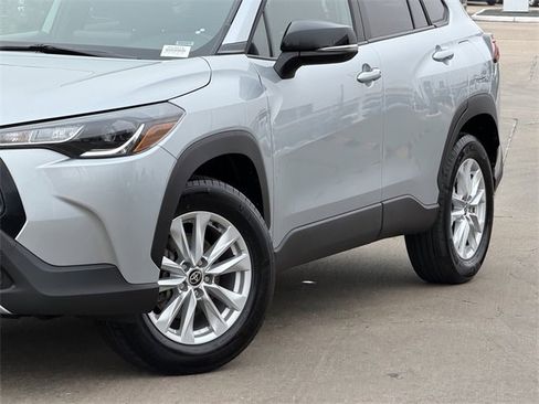 Certified 2025 Toyota Corolla Cross LE image 3