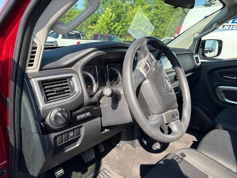Used 2018 Nissan Titan SV AWD/4WD image 8