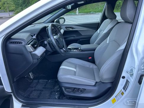 Certified 2025 Toyota Camry SE w/ Convenience Package FWD image 9