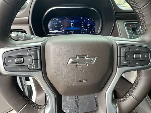 Used 2024 Chevrolet Suburban Z71 w/ Luxury Package AWD/4WD image 14