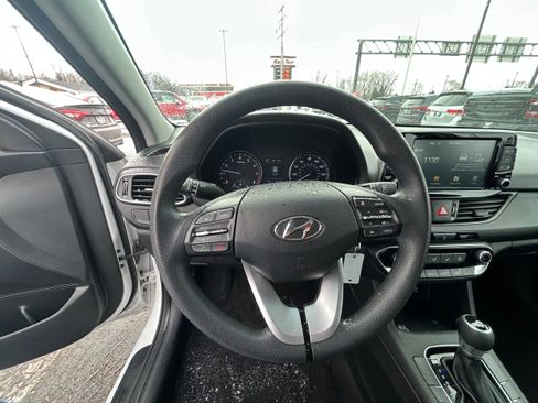 Used 2019 Hyundai Elantra GT image 8
