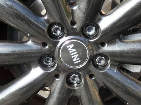 Used 2019 MINI Cooper S w/ Premium Package image 21