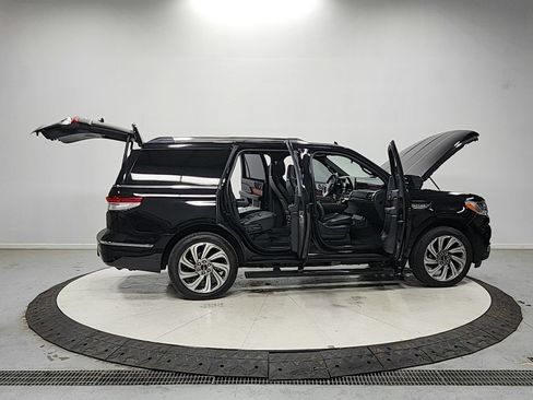 Used 2024 Lincoln Navigator Reserve AWD/4WD image 16