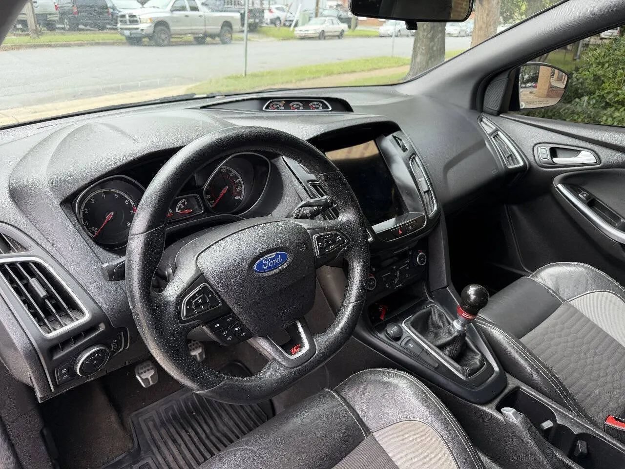 Used 2018 Ford Focus ST w/ Equipment Group 401A FWD image 15
