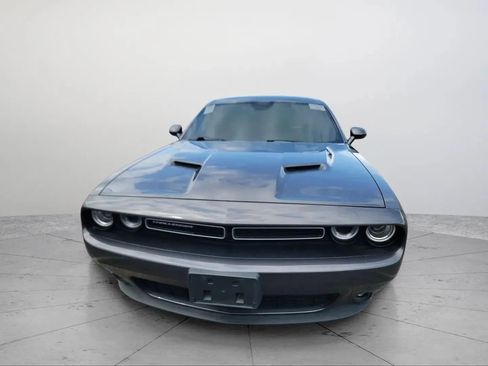 Used 2019 Dodge Challenger SXT image 2