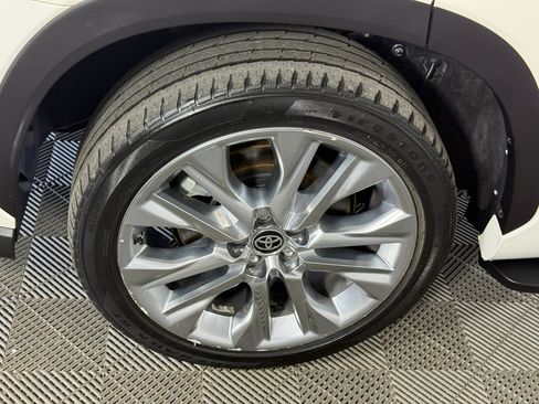 Used 2020 Toyota Highlander Limited image 10