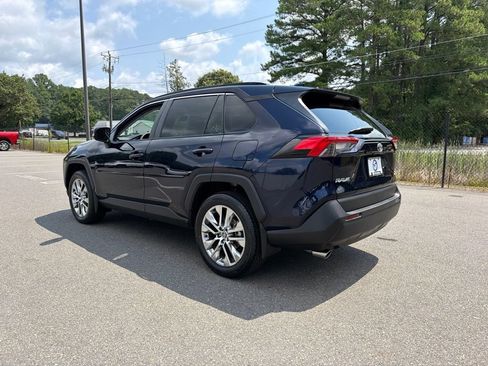 Used 2021 Toyota RAV4 XLE Premium AWD/4WD image 7