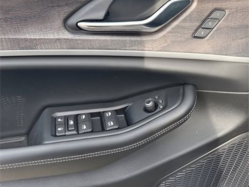 New 2025 Jeep Grand Cherokee L Limited image 11