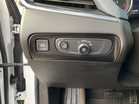 Used 2020 Buick Enclave Essence image 28