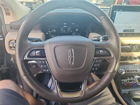 Used 2022 Lincoln Nautilus Reserve image 32