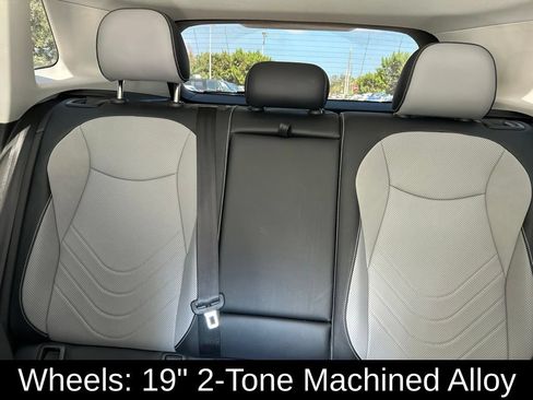 Certified 2025 Volkswagen Tiguan SE FWD image 13