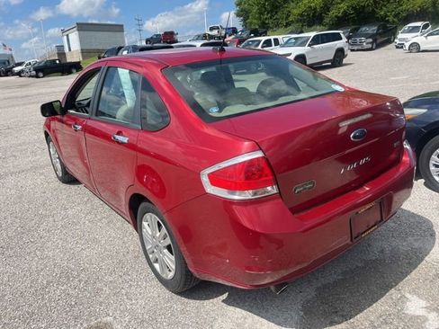 Used 2010 Ford Focus SEL FWD image 5