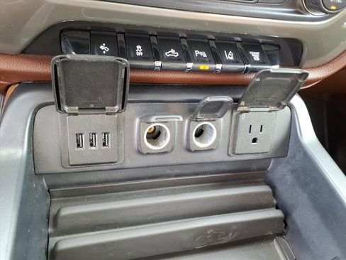 Used 2015 Chevrolet Silverado 3500 High Country w/ Duramax Plus Package image 23