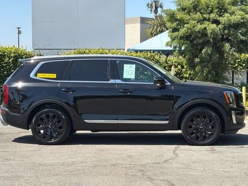 Used 2022 Kia Telluride EX w/ EX Premium Package FWD image 3