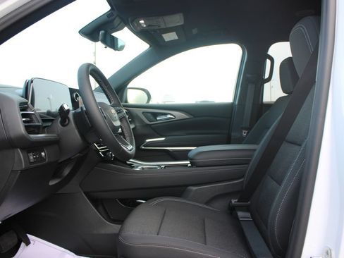 New 2027 Chevrolet Traverse LT w/ Driver Confidence Package FWD image 22
