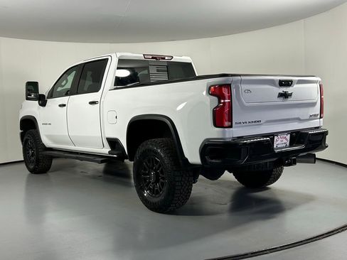 Used 2024 Chevrolet Silverado 2500 ZR2 w/ Technology Package AWD/4WD image 5