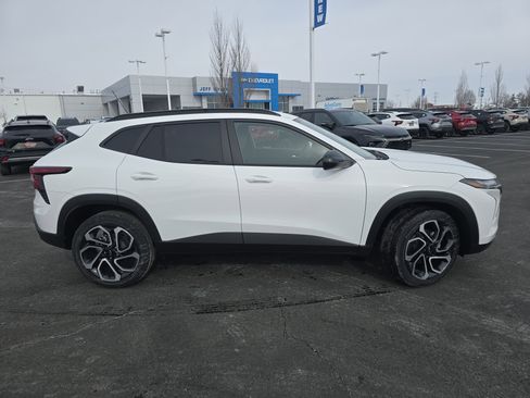 New 2026 Chevrolet Trax RS w/ Driver Confidence Package FWD image 17