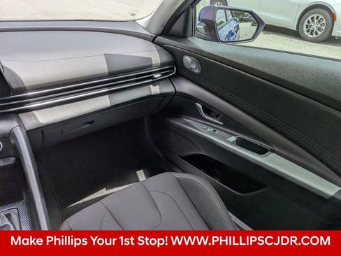 Used 2021 Hyundai Elantra SEL w/ Convenience Package FWD image 14