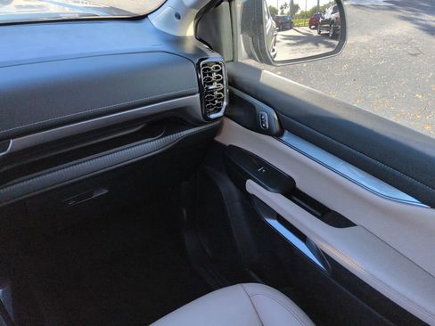 Used 2025 Ford Ranger Lariat w/ Chrome Accent Package image 16