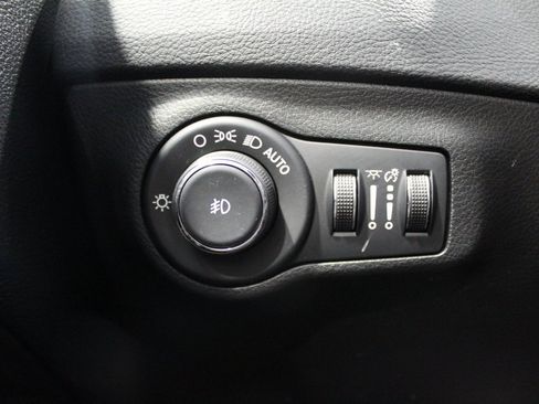 Used 2020 Jeep Compass Latitude image 28