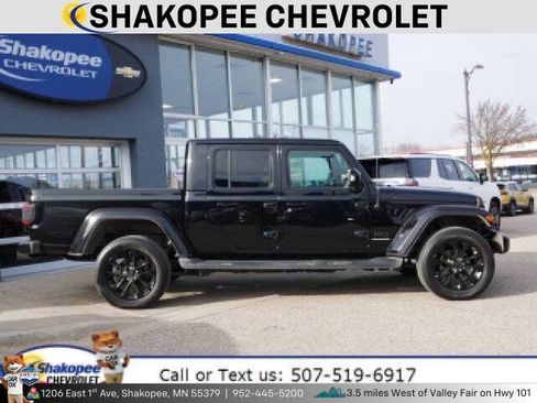 Used 2023 Jeep Gladiator Overland image 4