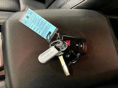 Used 2023 Toyota Tacoma TRD Off-Road image 13