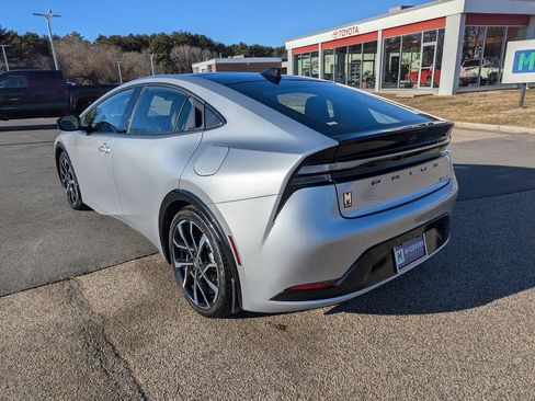 Used 2026 Toyota Prius Plug-In Hybrid image 3