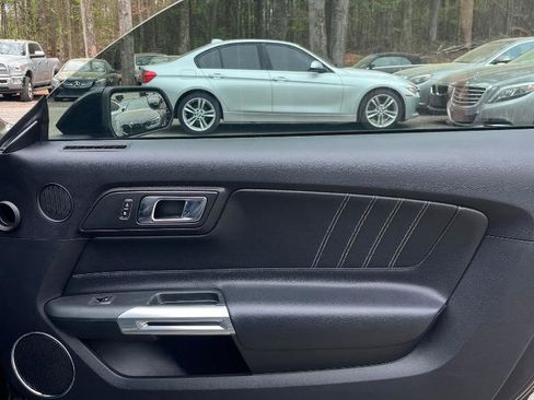 Used 2017 Ford Mustang Premium image 33