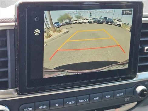 Used 2025 Hyundai Venue Limited FWD image 15