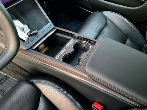 Used 2021 Tesla Model S Plaid image 17