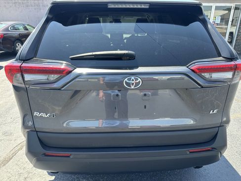 Used 2020 Toyota RAV4 LE FWD image 8