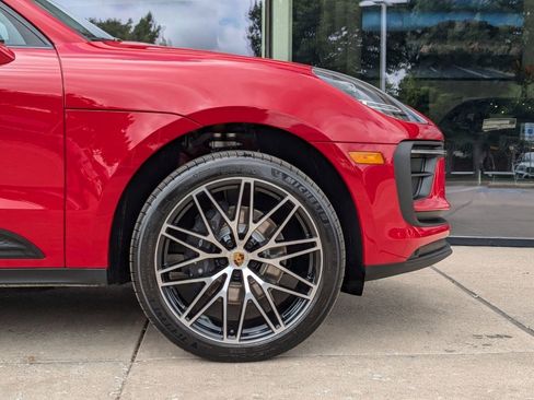 Certified 2025 Porsche Macan image 11